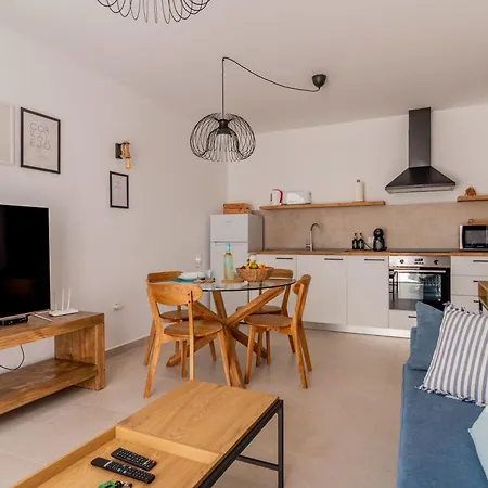 Apartment Saltwater Heated Pool, Air-con, Adult Only *