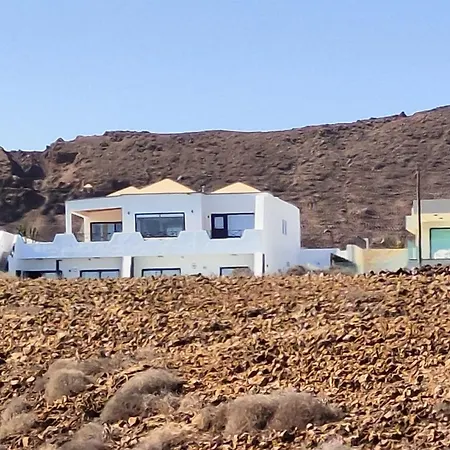 Saltwater Heated Pool, Air-con, Adult Only Apartment Corralejo