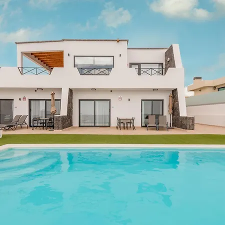 Apartment Saltwater Heated Pool, Air-con, Adult Only *