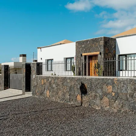 Saltwater Heated Pool, Air-con, Adult Only Apartment