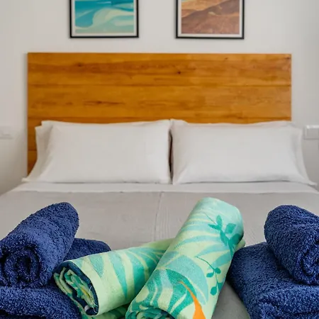 Апартаменты Saltwater Heated Pool, Air-con, Adult Only Коральео