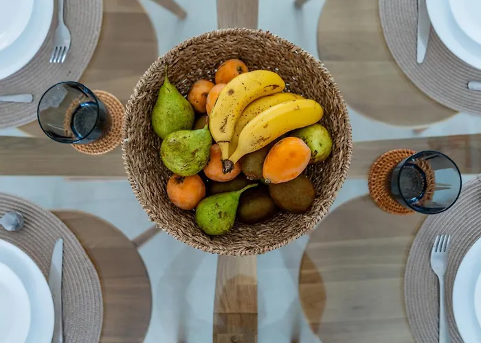 Saltwater Heated Pool, Air-con, Adult Only アパート