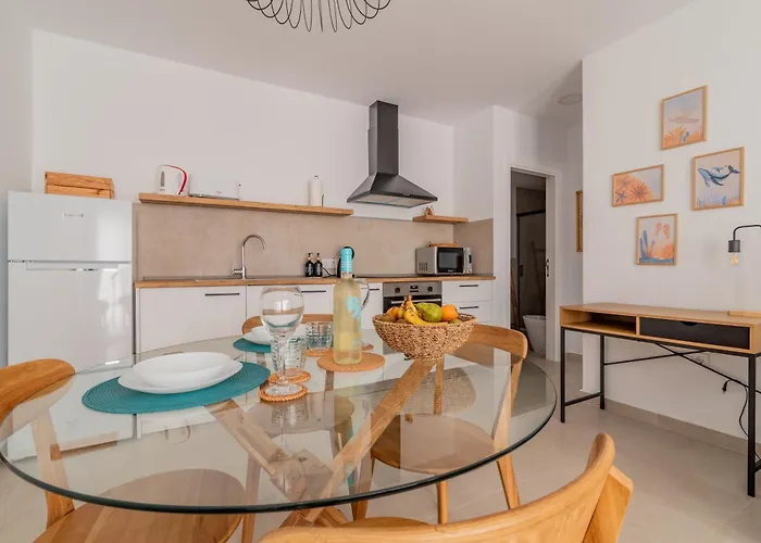 Saltwater Heated Pool, Air-con, Adult Only コラレホ