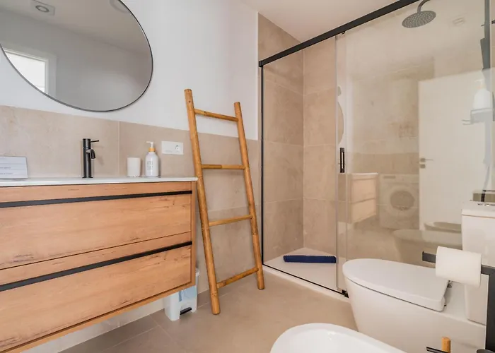 アパート Saltwater Heated Pool, Air-con, Adult Only *