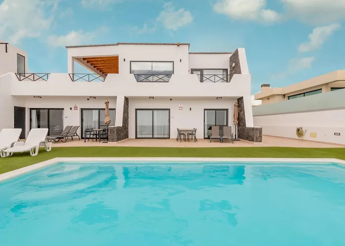 アパート Saltwater Heated Pool, Air-con, Adult Only *